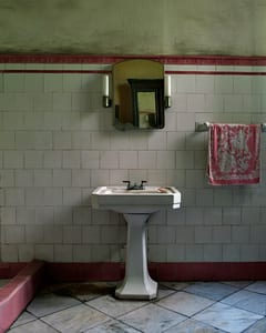 House of Mercedes - bathroom I