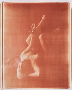 Laurie - mit roter Seide II