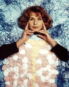 Senta Berger ist eine deutsche Schauspielerin, die in vielen internationalen und Hollywood Produktionen zu sehen ist